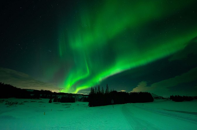 Private Northern Lights Tour - Champagne & Chocolates Aurora Hunt - Timing, weather, and the limits of an aurora promise