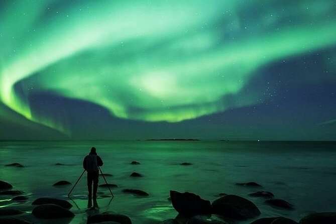 Reflections of the Northern Lights - Why this three-hour aurora hunt makes sense
