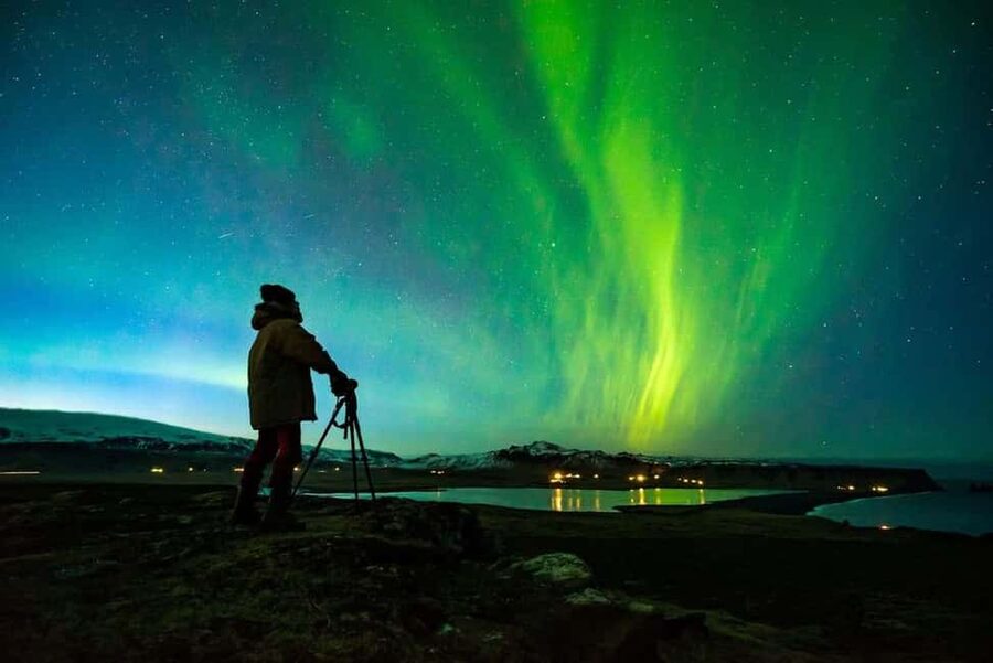 Reykjavik: Aurora Small Group 4x4 Northern Lights Adventure - The one-hour photo stop