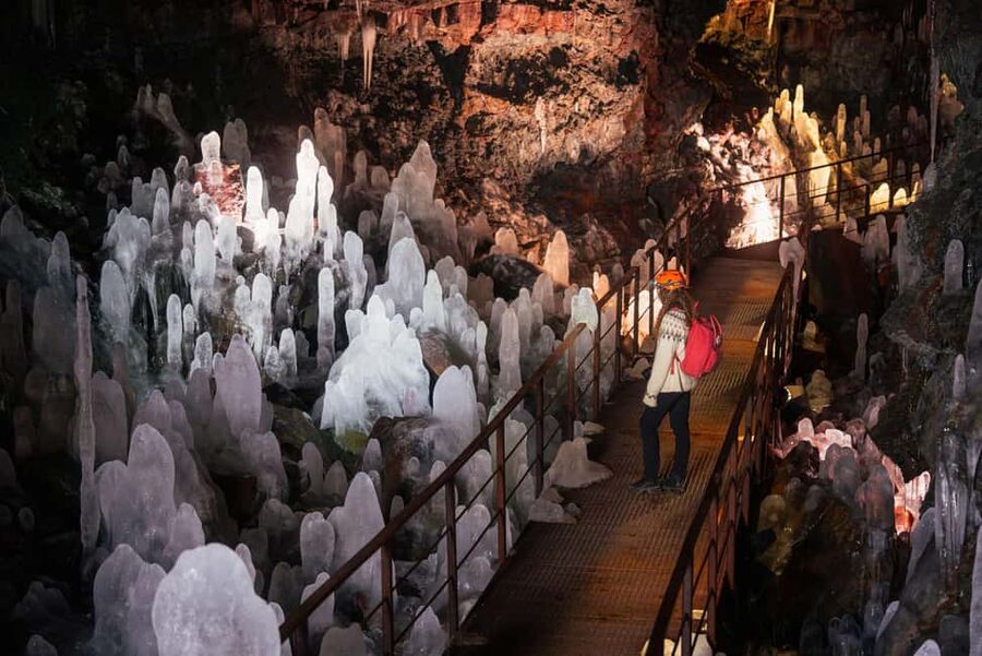 Reykjavik: Evening Lava Tunnel and Northern Lights Hunt - Why this evening works so well