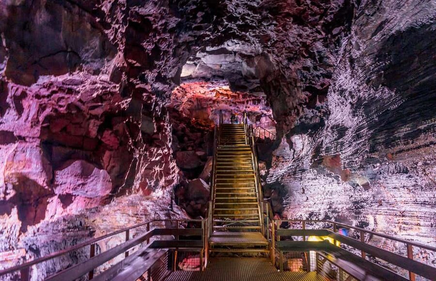 Reykjavik: Evening Lava Tunnel and Northern Lights Hunt - The countryside search for the aurora