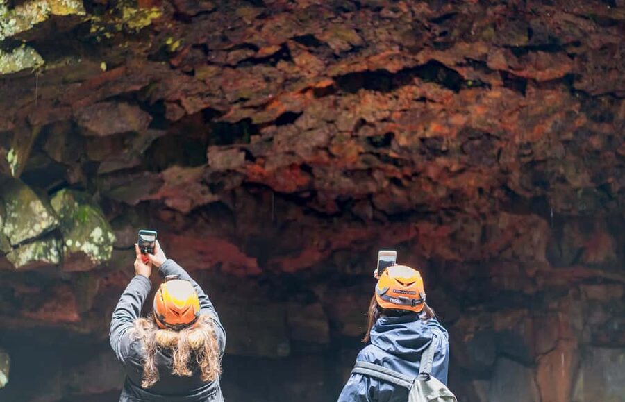 Reykjavik: Evening Lava Tunnel and Northern Lights Hunt - Should you book it?