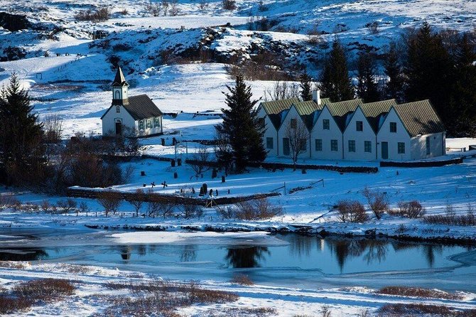 Reykjavik: Golden Circle and Northern Lights Small-Group Tour - Geysir and Strokkur’s regular eruptions