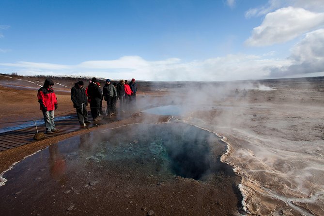 Reykjavik: Golden Circle and Northern Lights Small-Group Tour - Searching the countryside for the northern lights