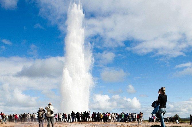 Reykjavik: Golden Circle and Northern Lights Small-Group Tour - Thingvellir: geology beside Iceland’s oldest parliament