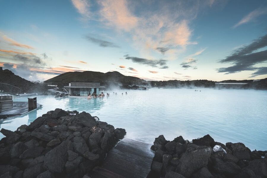 Reykjavík: Golden Circle, Blue Lagoon & Northern Lights Tour - Geysir and a practical lunch stop