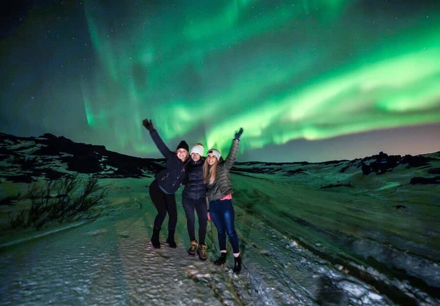 Reykjavik: Northern Lights by 4x4 with Photos & Hot Cocoa - Booking details worth knowing