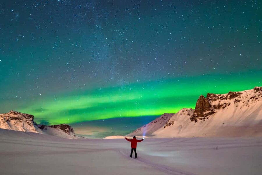 Reykjavik: Northern Lights by 4x4 with Photos & Hot Cocoa - Photos included with the outing