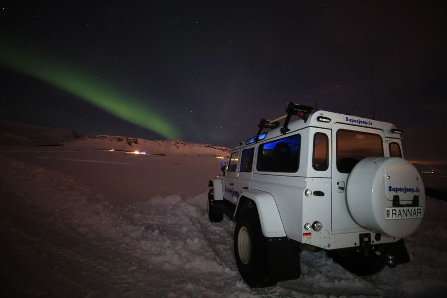 Reykjavik: Northern Lights Experience by Superjeep - Waiting under Iceland’s autumn and winter sky