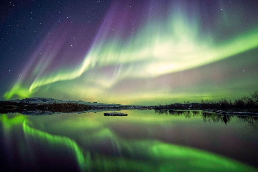 Reykjavík: Northern Lights Minibus Tour with Photos - The first stop and the long wait