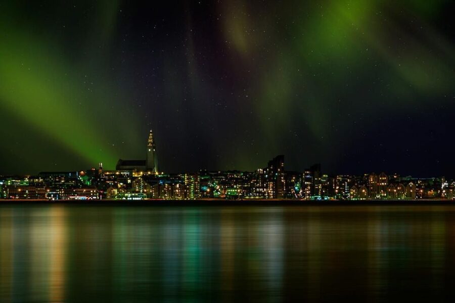 Reykjavik: Northern Lights Motor Yacht Cruise - Photographing the aurora from the bay