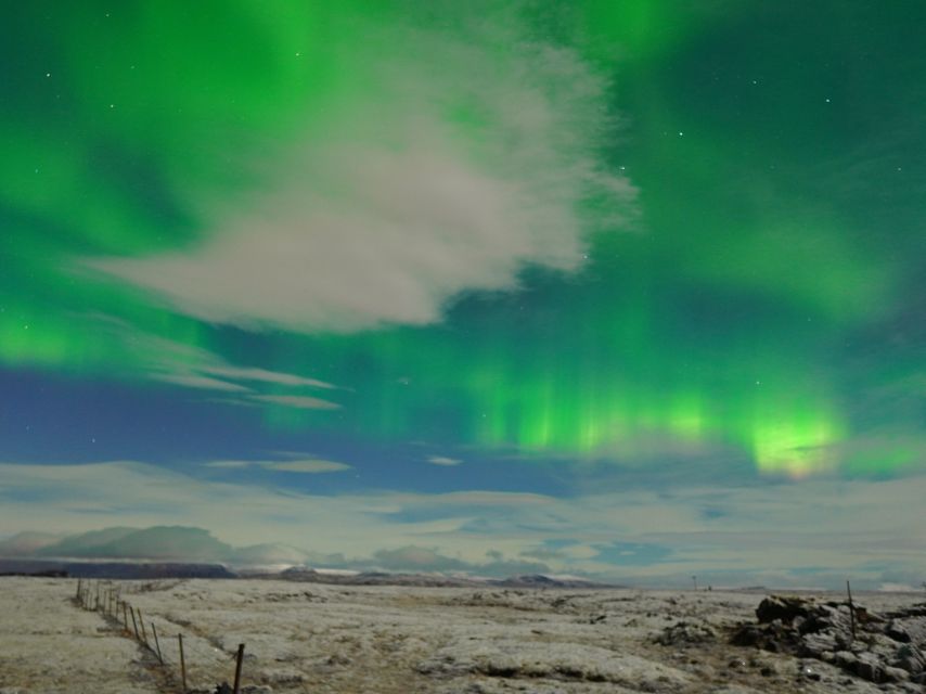Reykjavik: Northern Lights Tour w/Pro Photos - Small Group - Pickup around Reykjavík