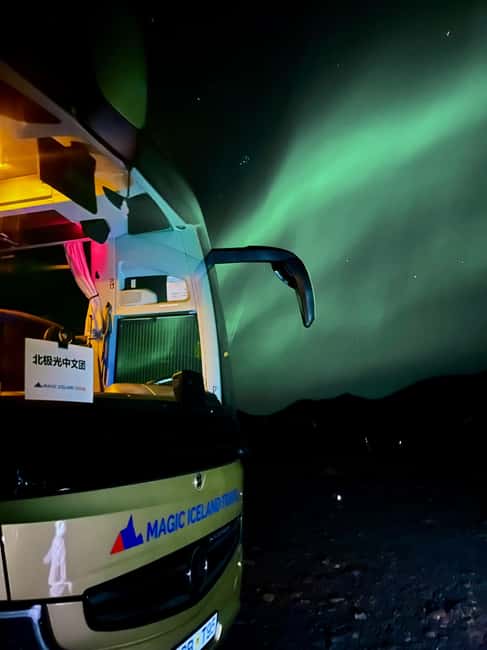 Reykjavik: Northern Lights Tour with Chinese Guide冰岛雷市中文极光团 - A Chinese-speaking guide, with English backup at times