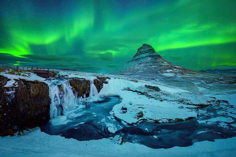 Reykjavik: Northern Lights Tour with Chinese Guide冰岛雷市中文极光团 - Comfort, weather, and the waiting game