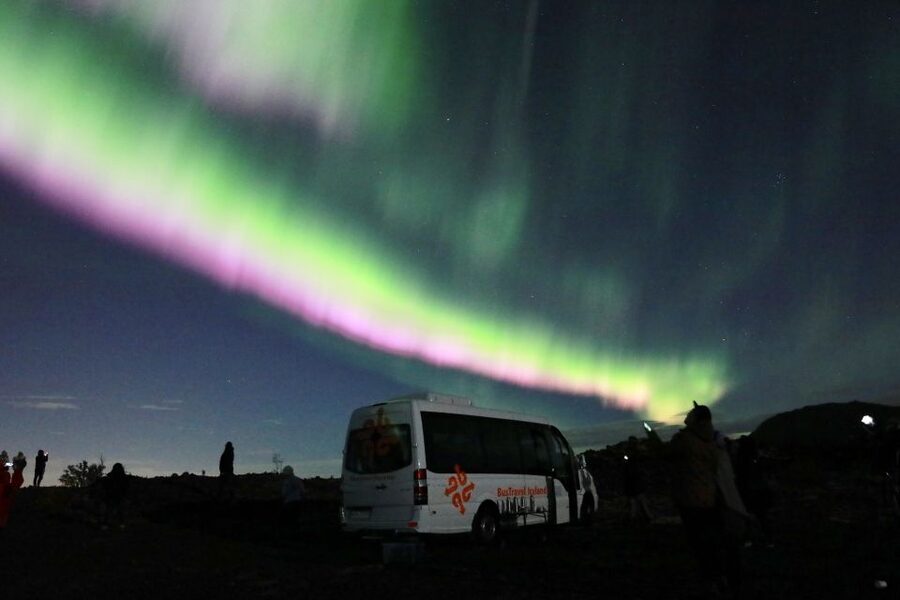 Reykjavik: Northern Lights Tour with Free Photos & Hot Cocoa - Key points to know before booking