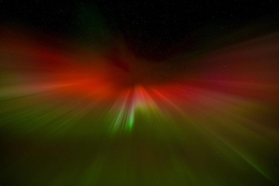 Reykjavik: Northern Lights Tour with Private Photographer - Getting photos you can actually keep