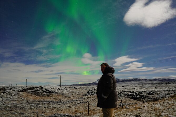 Reykjavik Northern Lights Tour with Pro Aurora Photos Small Group - Who should book this Reykjavik aurora hunt