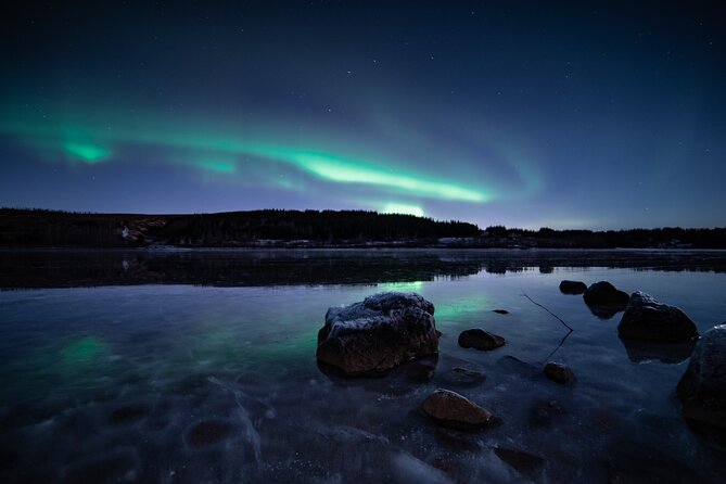 Reykjavik Northern Lights Tour with Professional Photographer - What happens at the viewing stops