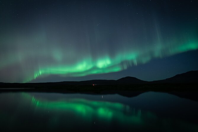 Reykjavik Northern Lights Tour with Professional Photographer - Hot chocolate, pastries, and cold-weather comfort