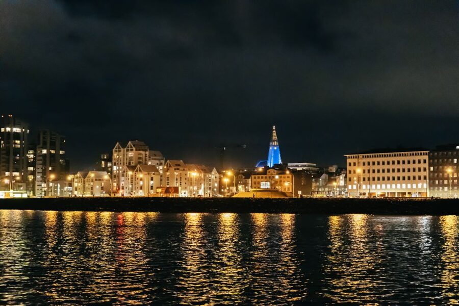 Reykjavik: Northern Lights Yacht Tour - Taking Better Aurora Photos