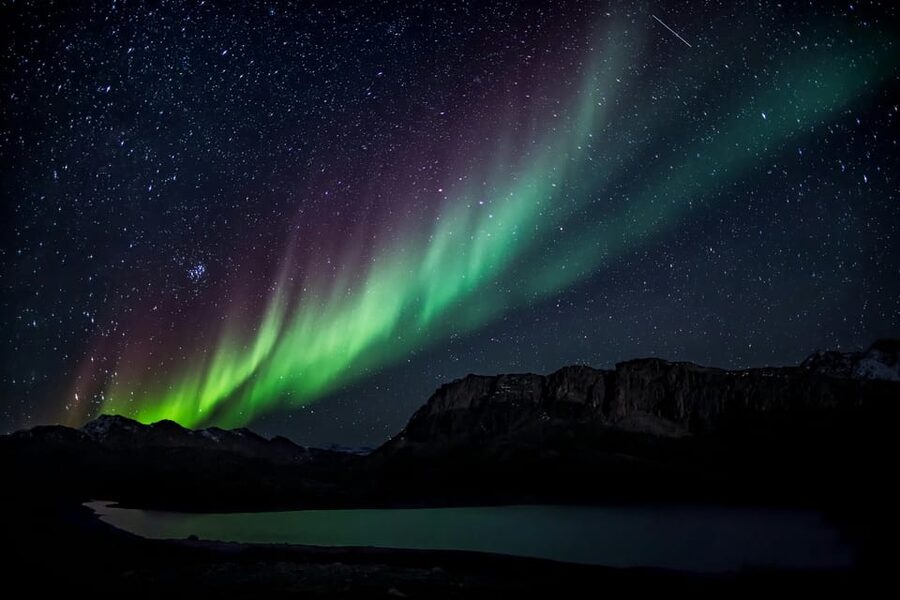 Reykjavik: Small-Group Northern Lights Tour with Pickup - Why a small minibus makes sense in Reykjavik