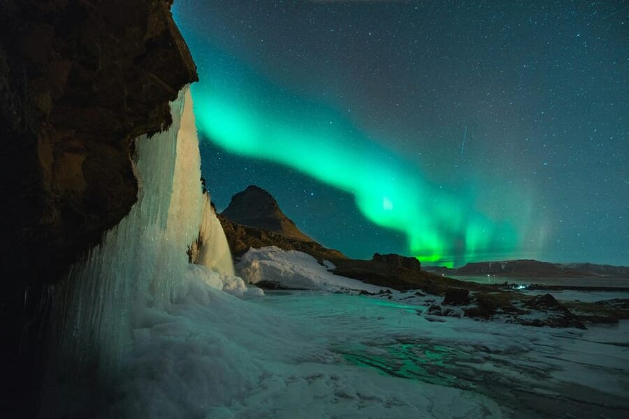 Reykjavik: Small-Group Northern Lights Tour with Pickup - Meeting the minibus after dark
