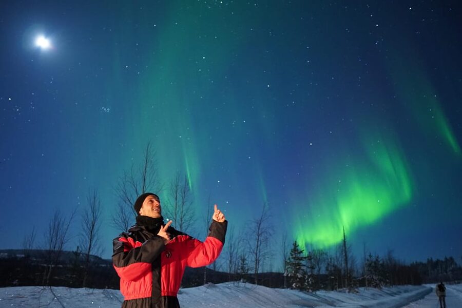 Rovaniemi:%100 Money Back Guarantee Northern Lights Hunting - The guides shape the mood