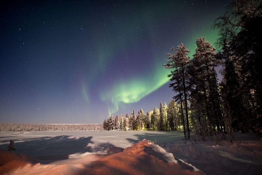 Rovaniemi: Arctic Ice Floating and Northern Lights Tour - Warming up by the open fire