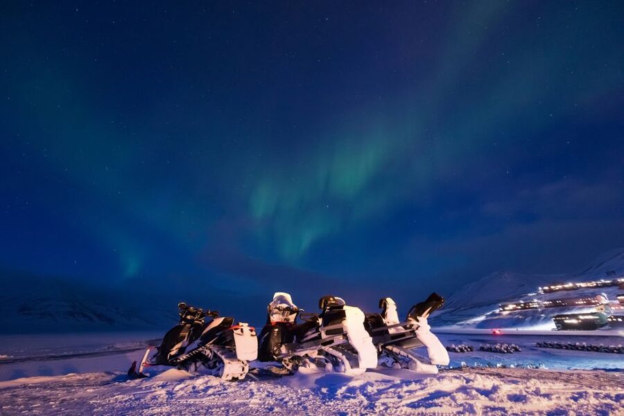 Rovaniemi: Aurora Borealis Snowmobile Safari with Campfire - Searching for the Northern Lights