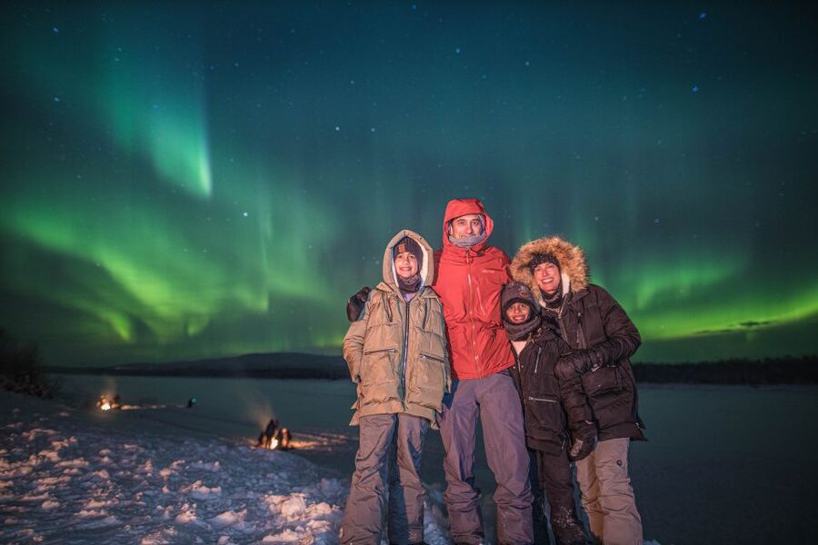 Rovaniemi: Aurora Borealis Tour - Waiting beneath the Finnish night sky