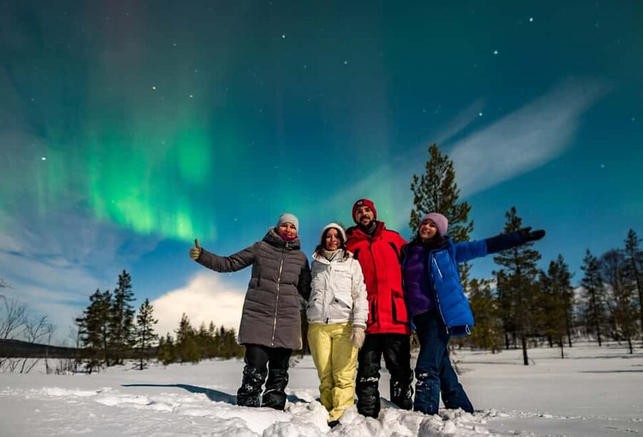 Rovaniemi: Aurora Hunting Photography Tour with BBQ Snacks - Who will get the best value