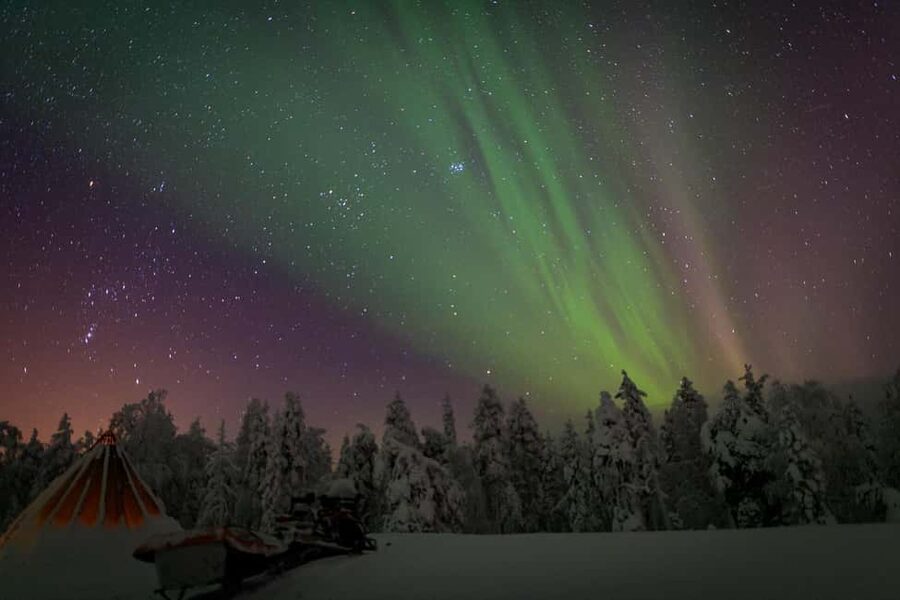 Rovaniemi: Auroras Northern Lights Trip - guaranteed lights - The teepee turns waiting into part of the experience