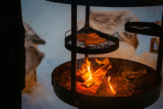 Rovaniemi: Drive New 2025 Snowmobiles - Aurora Adventure - Bonfire, hot drinks, and grilled sausages