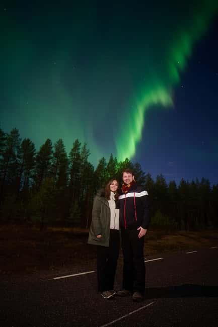 Rovaniemi: Family-Friendly Northern Lights Tour - Leaving Rovaniemi behind for the Arctic night