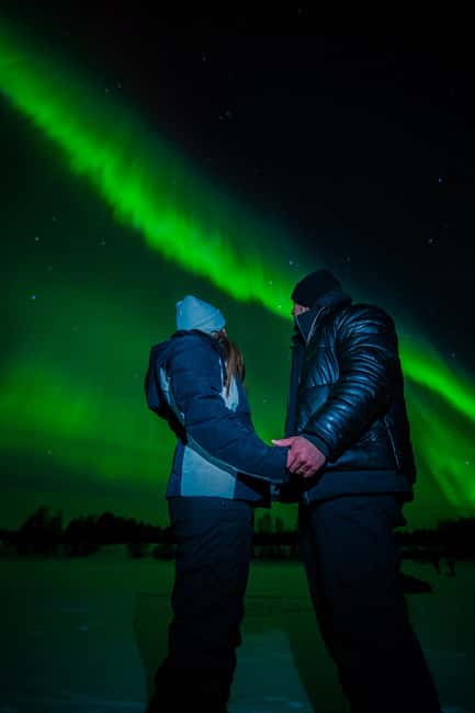 Rovaniemi: Guaranteed Aurora Hunt with Local Guides & Photos - Two hours on the road, and why it matters