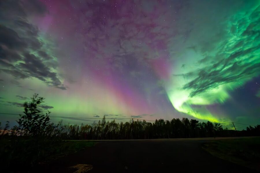 Rovaniemi: Guaranteed Ultimate Aurora Hunt with Photographer - A long Arctic night, not a quick photo stop