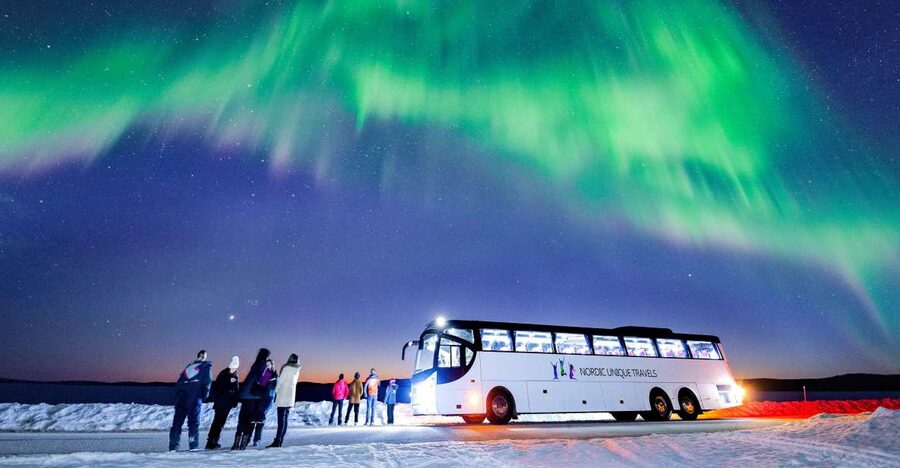 Rovaniemi: Hunting Northern Lights Bus Tour - Leaving Rovaniemi for the Arctic sky