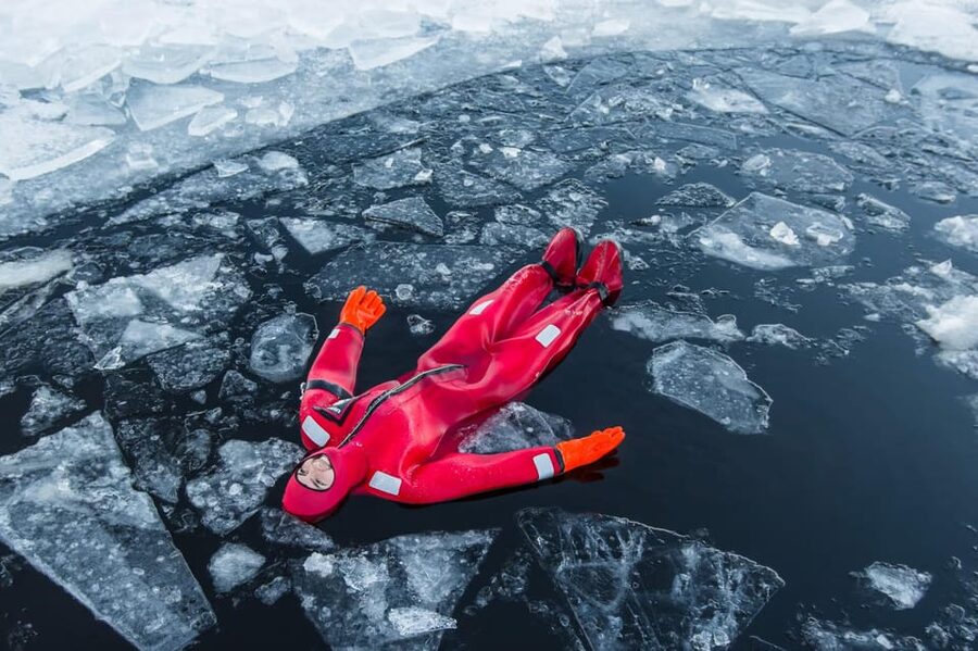 Rovaniemi: Ice Floating Experience with Northern lights - What makes this ice-floating trip special