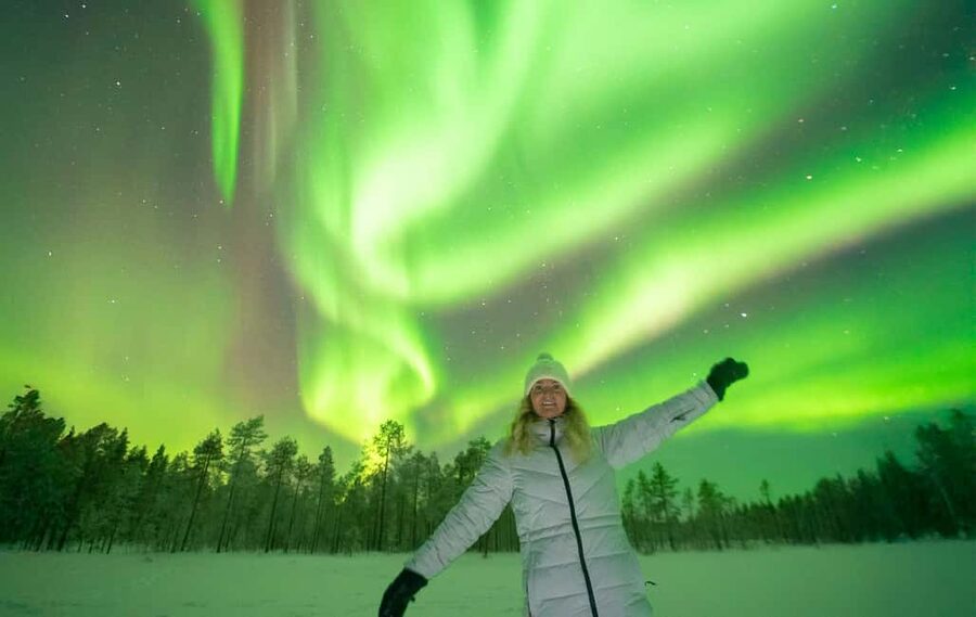 Rovaniemi: Insider Guaranteed Northern Lights Tour + Photos - The first 30 minutes: leaving town by van
