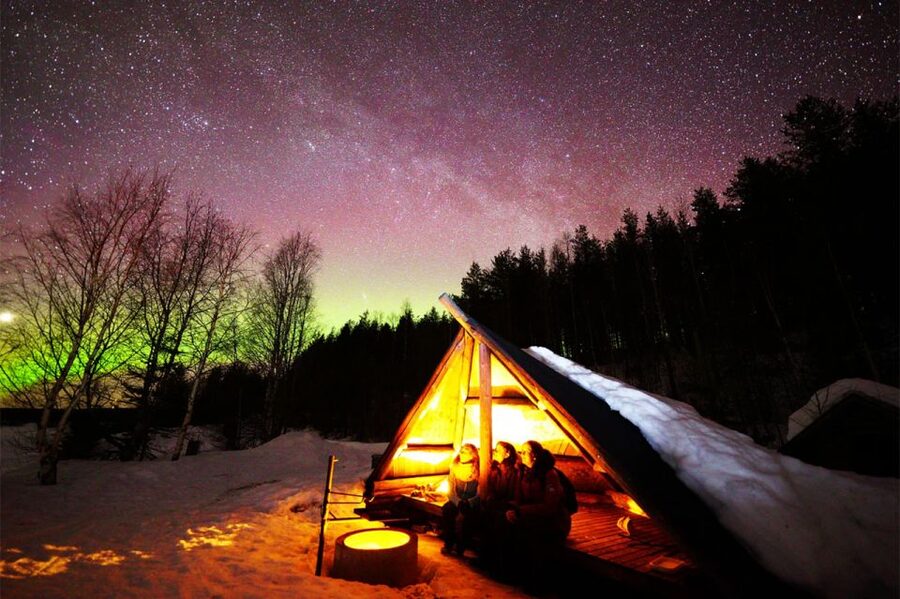 Rovaniemi: Lapland Northern Lights Tour with BBQ - Leaving Rovaniemi for the dark forest