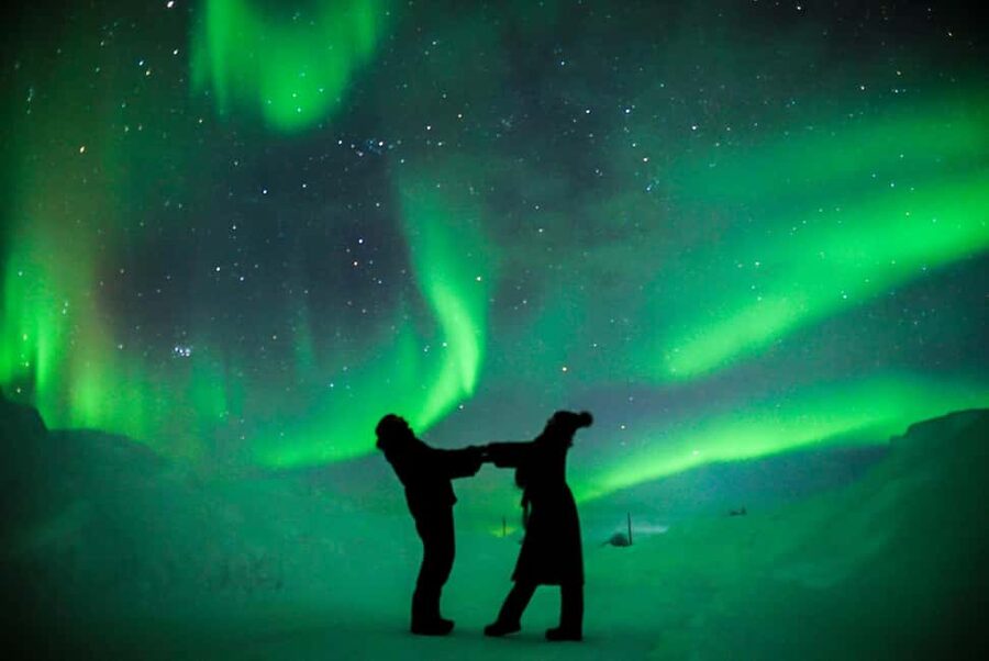 Rovaniemi: Northern Lights Aurora Guarantee Tour - Following clouds and solar activity into the night
