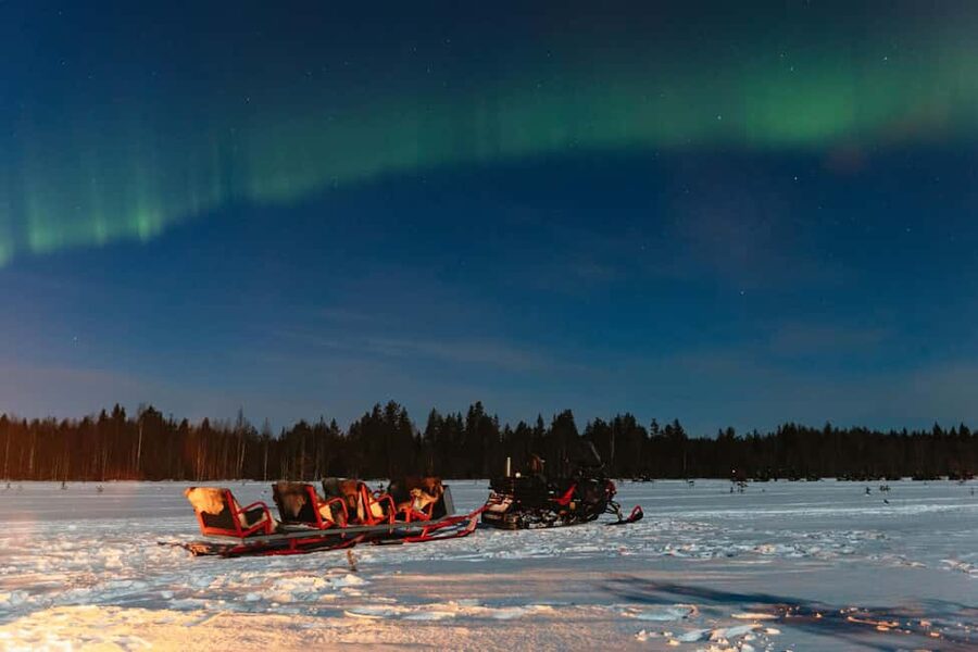 Rovaniemi: Northern Lights Family-Friendly Snowmobile Safari - Why the sleigh makes this family-friendly