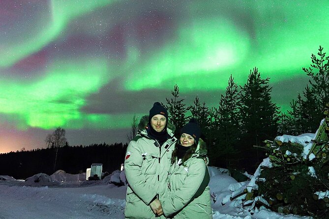 Rovaniemi: Northern Lights Group Tour - Guaranteed View - Waiting beside a fire with warm juice
