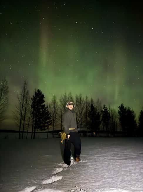 Rovaniemi:Northern Lights Hunt in Lapland Wilderness - Campfire food, hot drinks, and the human part of the evening