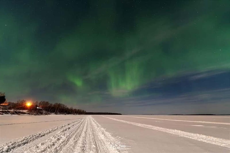 Rovaniemi: Northern Lights Hunters. Aurora + BBQ - Two frozen lakes give the night its shape