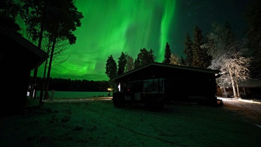 Rovaniemi: Northern Lights Hunting in Lappish old cottage - The open fire gives the evening a purpose