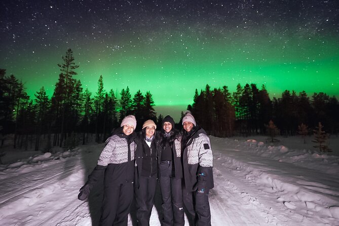 Rovaniemi: Northern Lights Pro Guaranteed - Unlimited (PRIVATE) - Starting at 7 pm in central Rovaniemi
