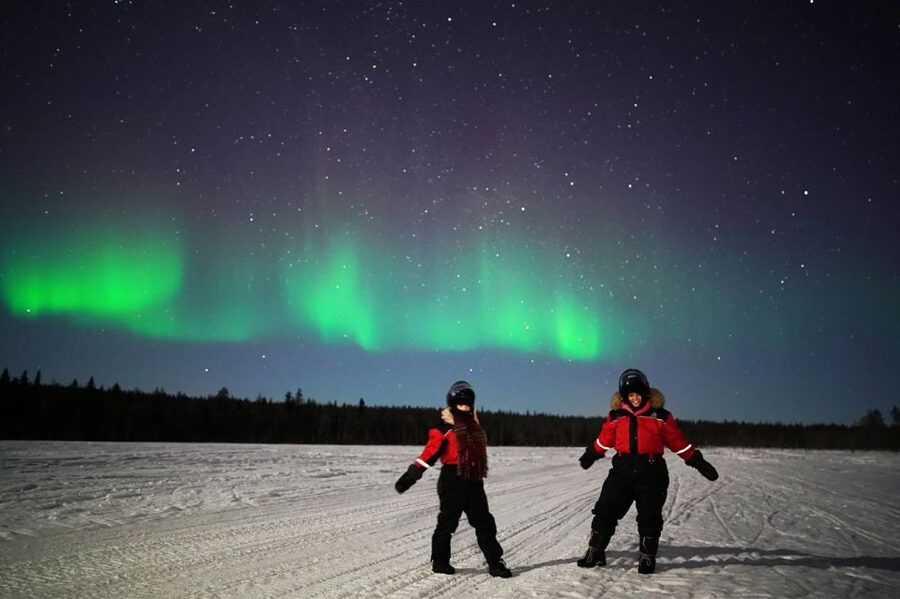 Rovaniemi: Northern Lights Sleigh Ride - Getting dressed for the sleigh ride