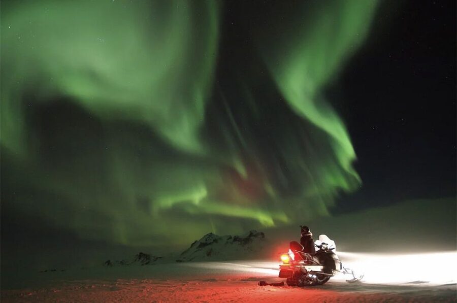 Rovaniemi: Northern Lights Snowmobile Hunt - Waiting for the Northern Lights