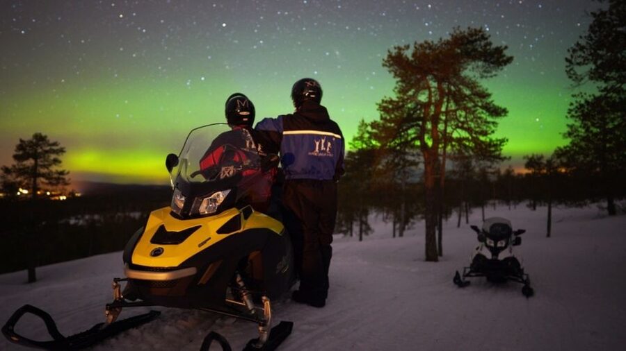 Rovaniemi: Northern Lights Snowmobile Hunt - Winter clothes and practical comfort